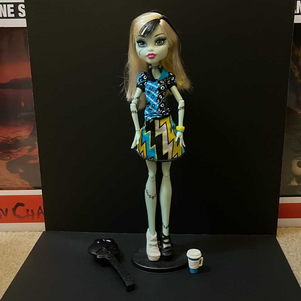 Mattel Monster High Coffin Bean Frankie Stein Doll